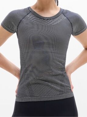Athleta Momentum Seamless Tee - black mini stripe